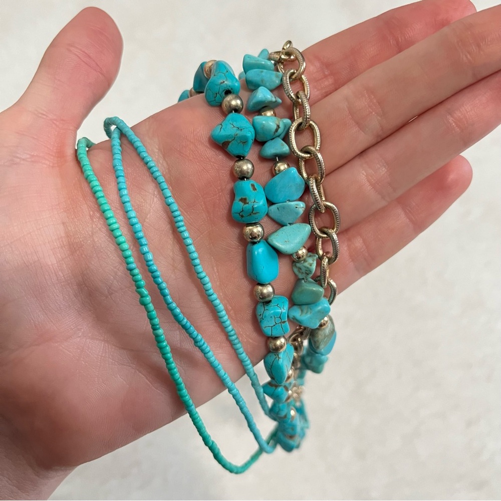 Matching turquoise layered necklace and earrings set - Picture 5 of 9
